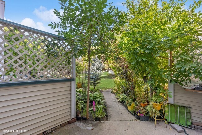 Building Photo - Charming Renovated Home with Modern Amenit...