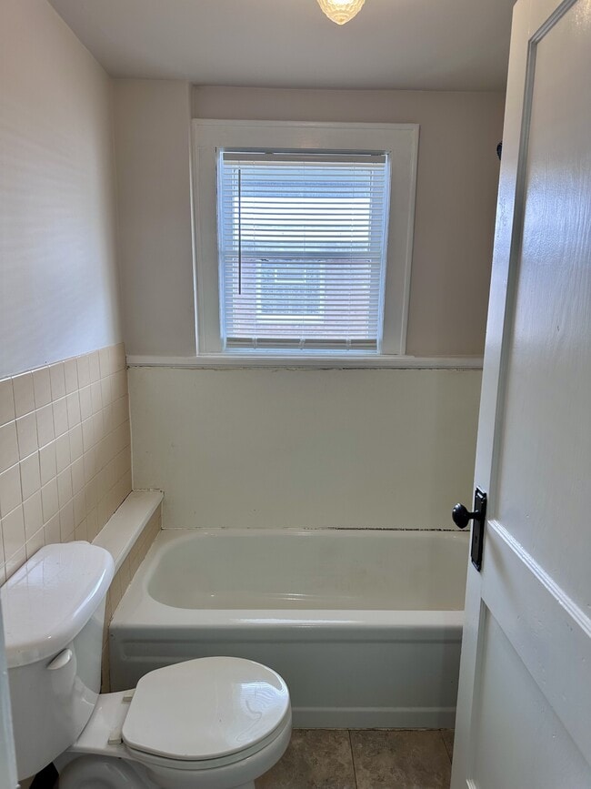 Building Photo - 2052 16th St SW