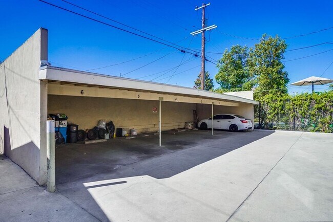 Building Photo - 6545 S Victoria Ave