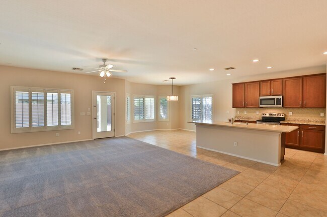 Building Photo - **Beautiful Home in Gilbert, AZ**