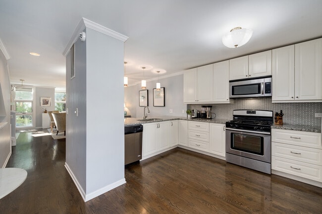 Building Photo - 2389 N Wayne Ave