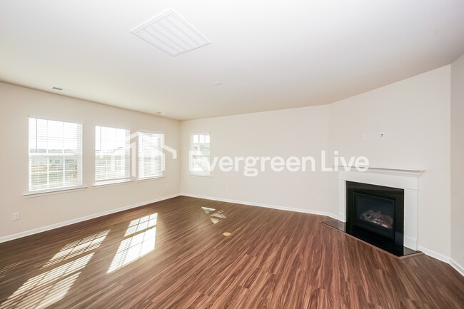 Building Photo - 6478 Fairfax Ct