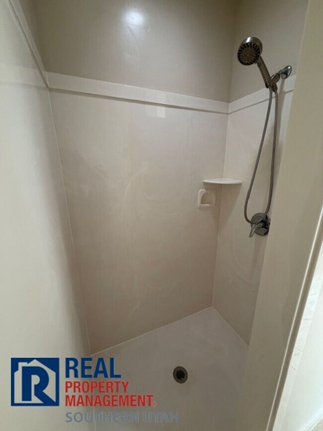 Building Photo - Home in Painted Desert