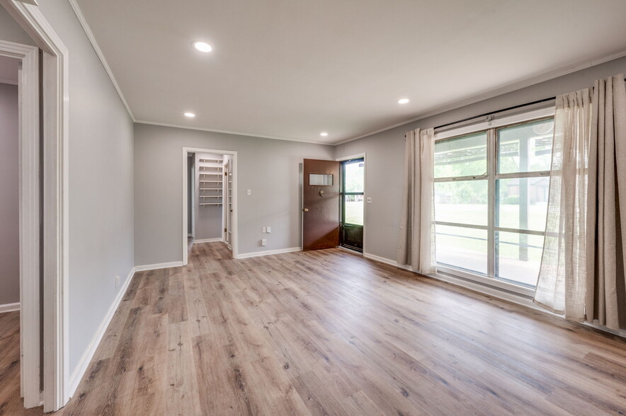 Building Photo - 176 Woodson Ln
