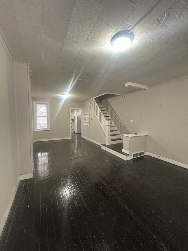 Building Photo - 4 Bedroom in York City