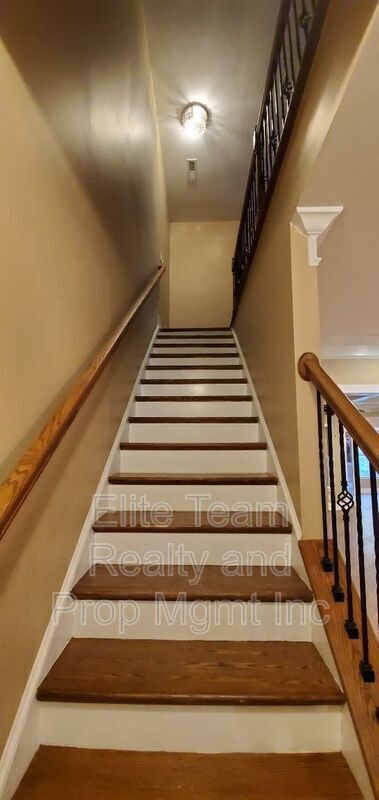 Building Photo - 550 Cottonfield Cir