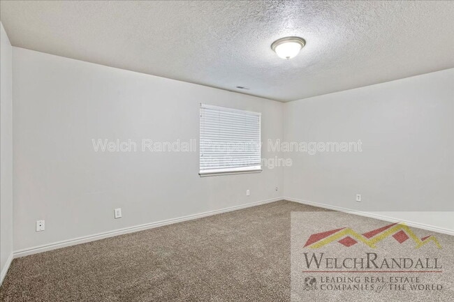 Building Photo - 460 E 475 N