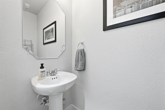 Building Photo - 311 Bridgeford Dr