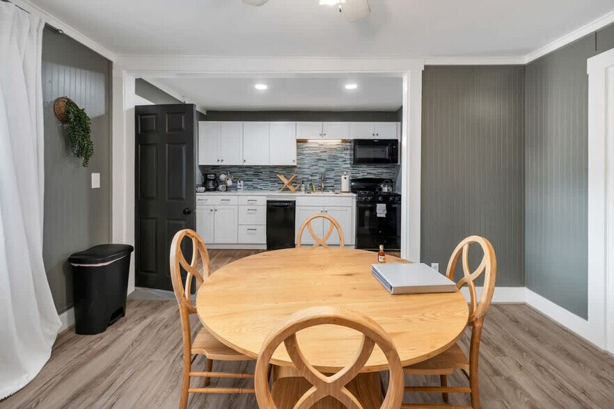 Building Photo - 9 Cole St