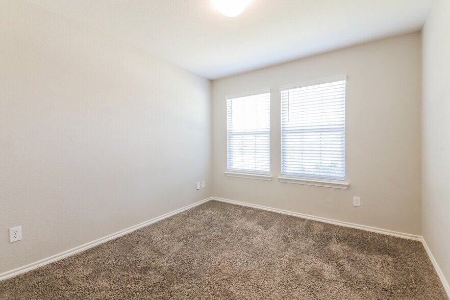 Building Photo - 2618 Saldana Dr