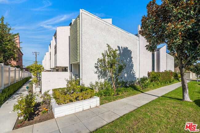 Building Photo - 9507 W Olympic Blvd