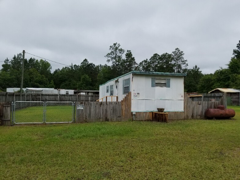 Building Photo - 41 Thicket Rd
