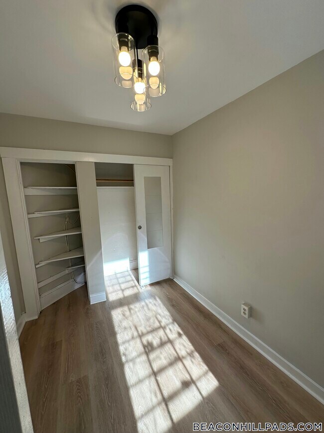 Building Photo - 70 Joy St