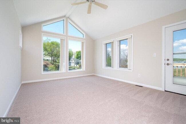 Building Photo - 1100 Paca Dr