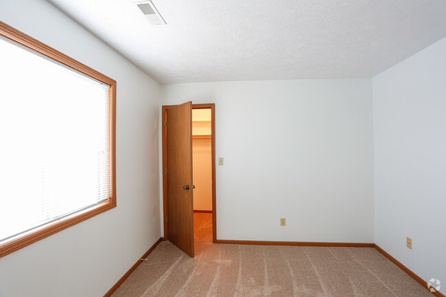 2BR, 1BA - 950 SF - Grandview Apartments