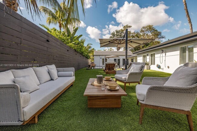 Building Photo - 901 NW 7th Street Rd