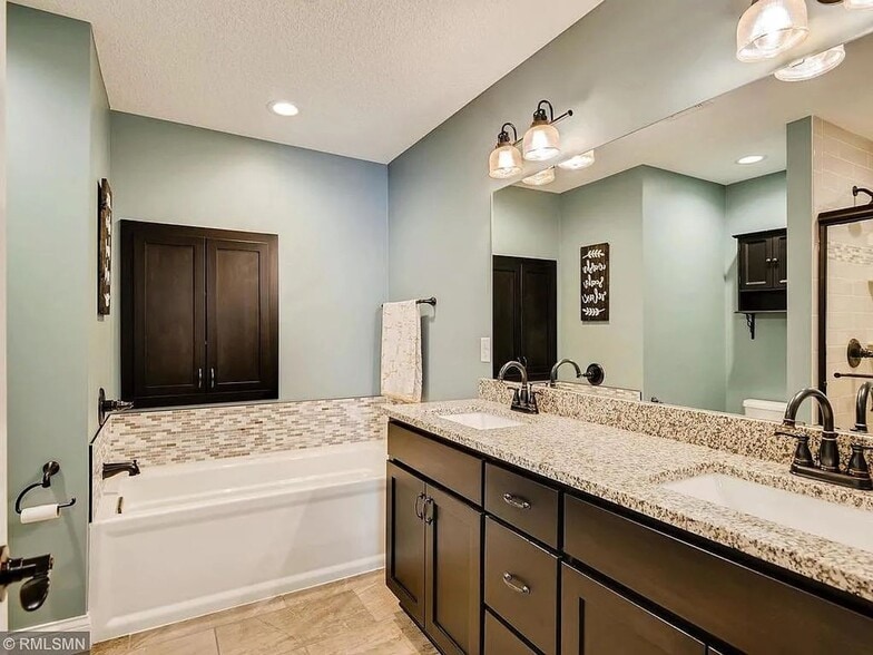 Building Photo - 22420 Calico Ct