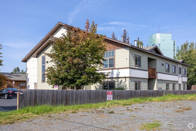 Building Photo - 1403 W 32nd Ave