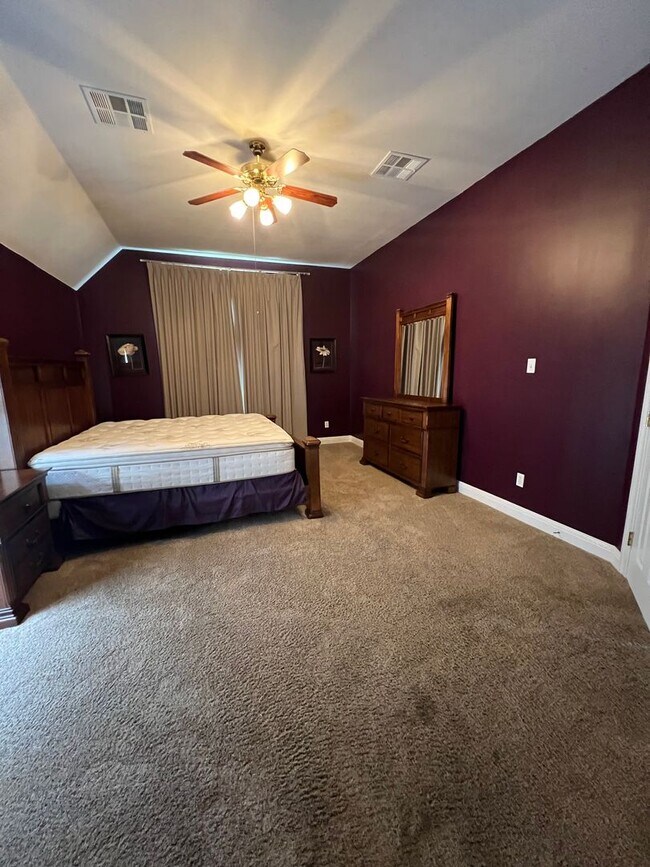 Building Photo - 4 Bed 3 Bath FULLY Furnished House South Lake Charles