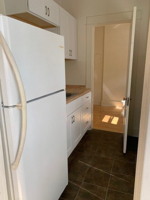 Building Photo - 836 S Park View St