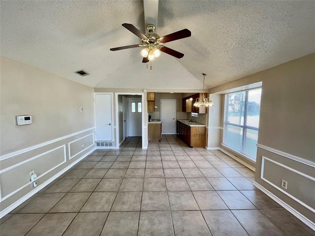Building Photo - 1105 Valley View Dr