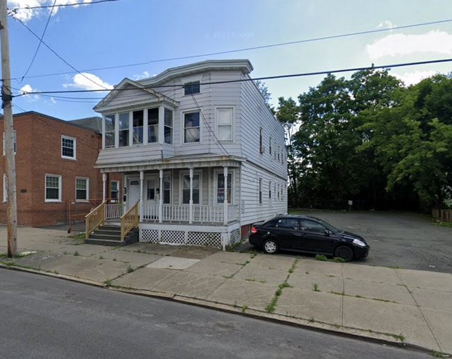 Building Photo - 662 State St