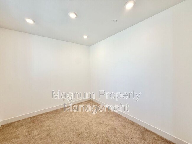 Building Photo - 34390 Coconut Cir