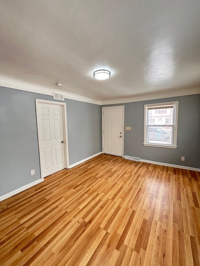 Building Photo - Charming 3-Bedroom Home with Modern Comfor...