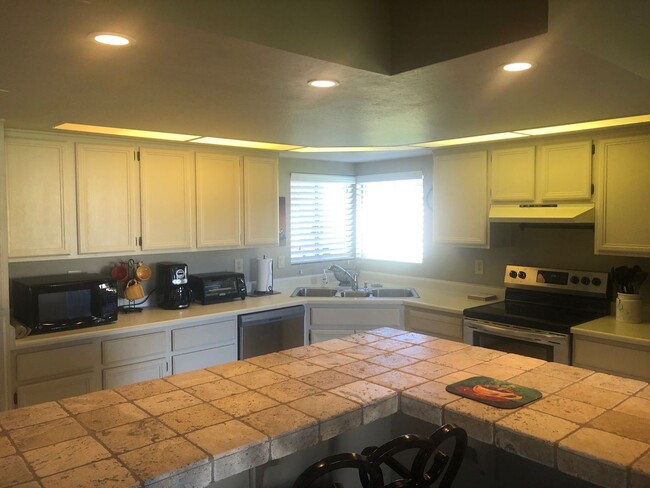 Building Photo - Furnished townhome rental in Sun Lakes Cot...