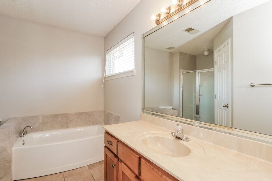 Building Photo - 9908 Tremont Dr