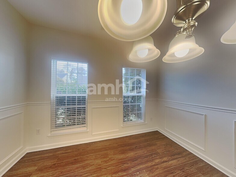 Building Photo - 1019 Canopy Dr