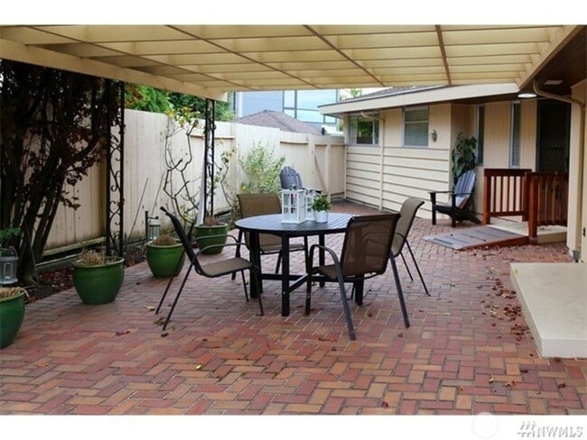 Building Photo - 3Bd/1.75Ba Seattle House