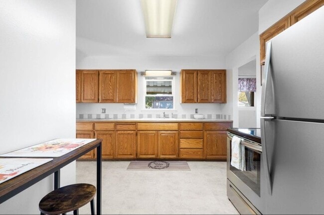 Building Photo - 603 E Columbia Ave