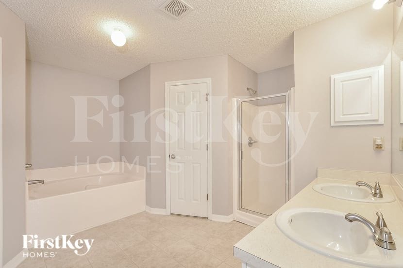 Building Photo - 20 Bickwick Ln