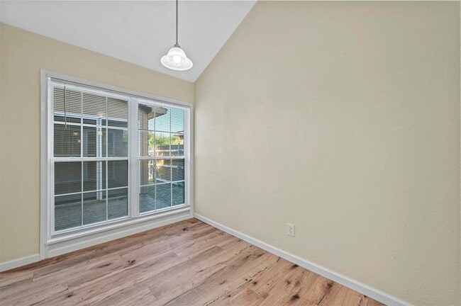 Building Photo - 6005 Dooley Dr