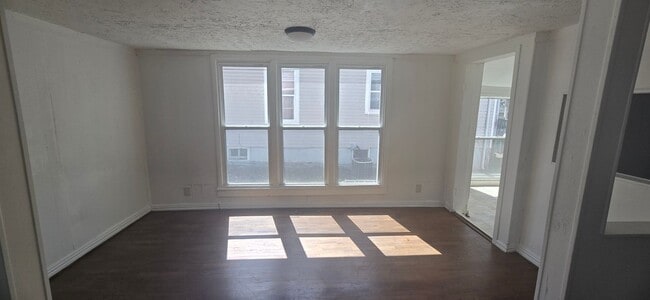 Building Photo - 4 Bedroom Home in the heart of Springfield