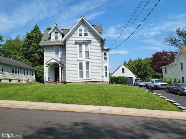 Building Photo - 20 W College Ave