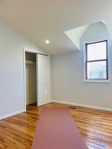 Building Photo - 16 Oldwood Rd S