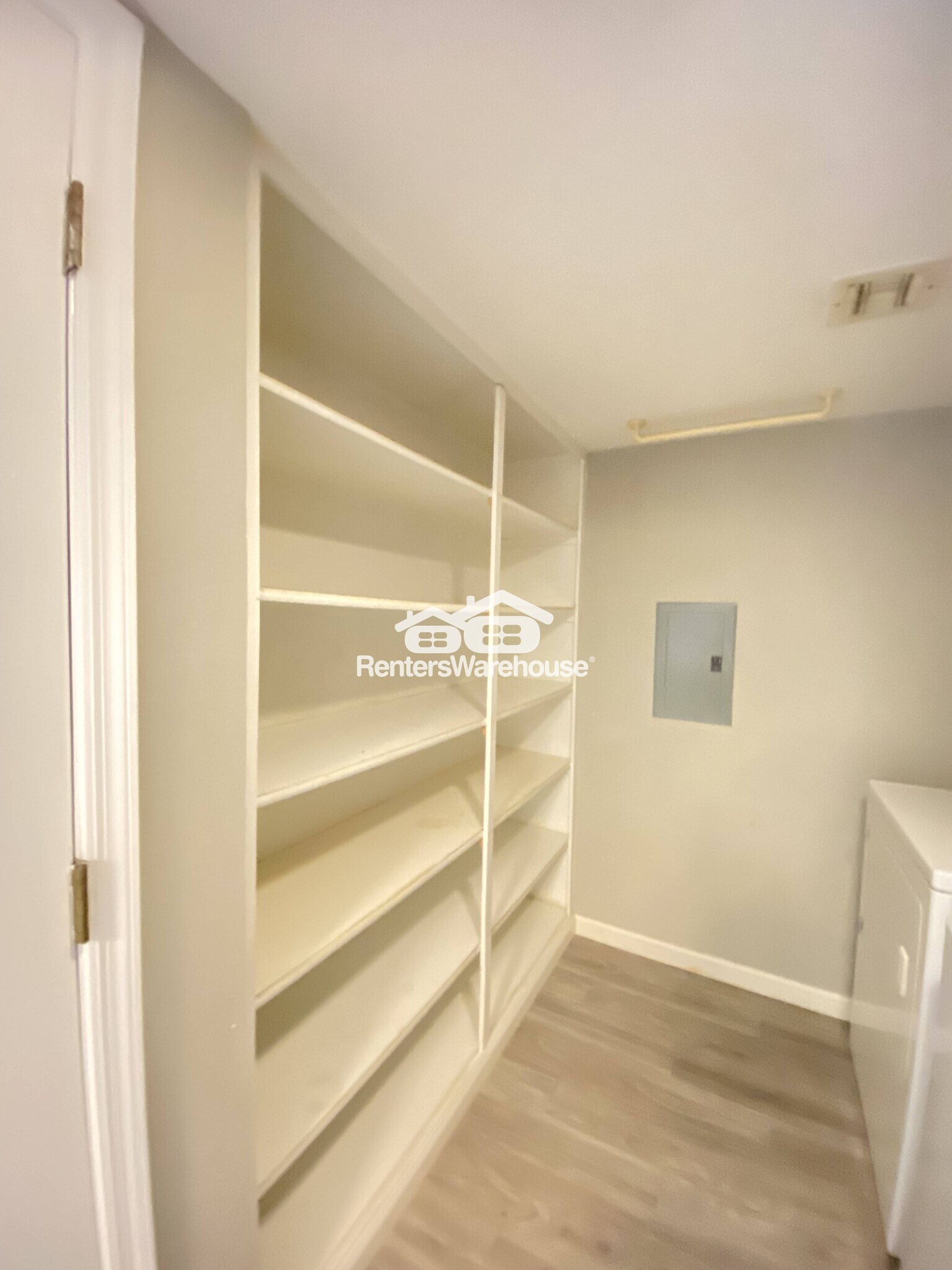 Building Photo - 633 W Southern Ave