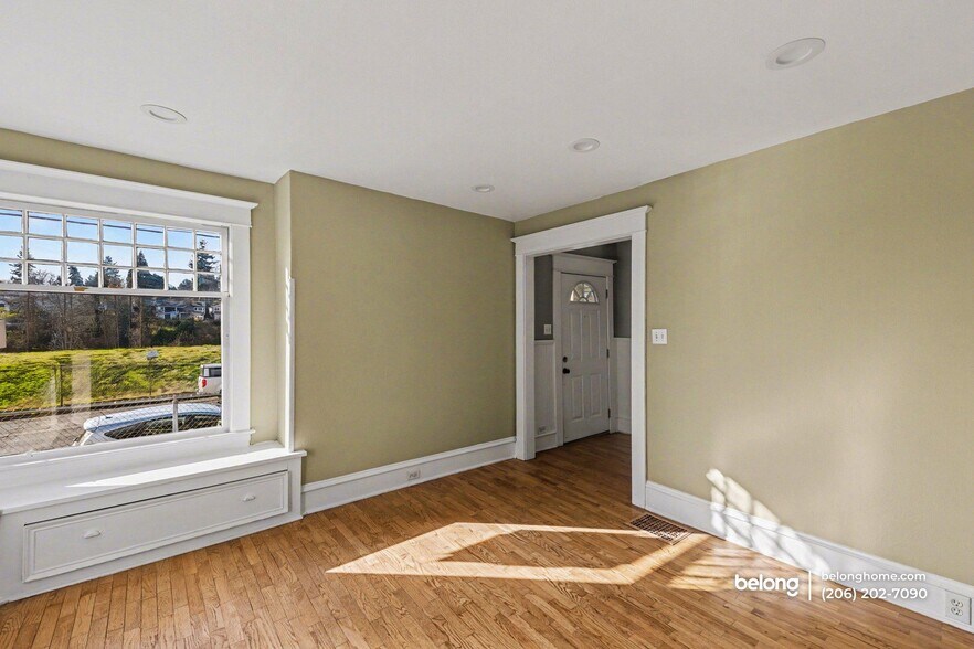 Building Photo - 4748 7th Ave NE