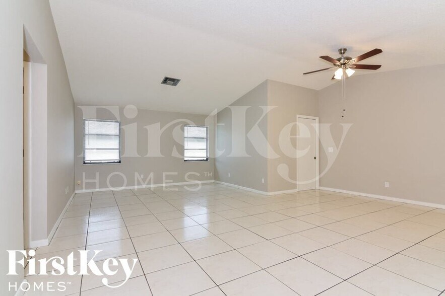 Building Photo - 620 SE 29th St