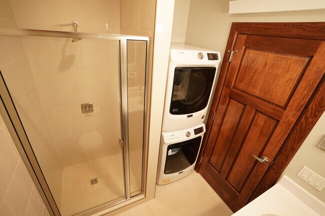 Building Photo - 704 Jefferson St