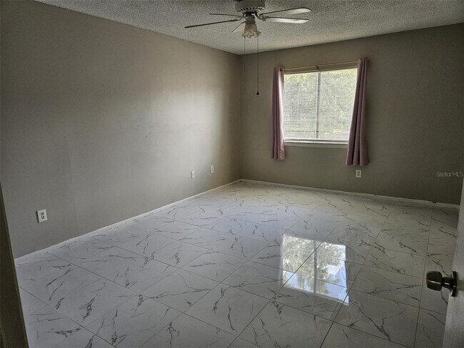Building Photo - 672 Leslie Ct