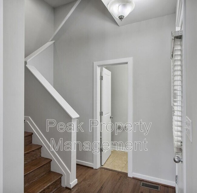 Building Photo - 2104 E Broad St