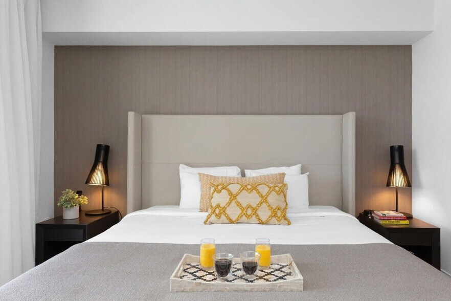 Building Photo - 4010 S Ocean Dr