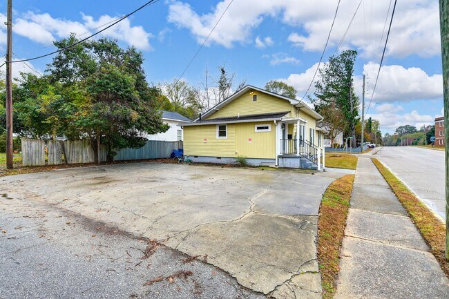 Building Photo - Walkable State Street Gem in the Heart of West Columbia
