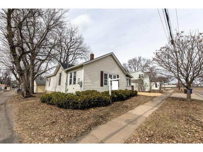 Building Photo - All Living Facilities on One Level. 3/1 Single Family Home.