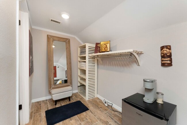 Building Photo - Chalet by the Sea SHORT OR LONG TERM RENTAL