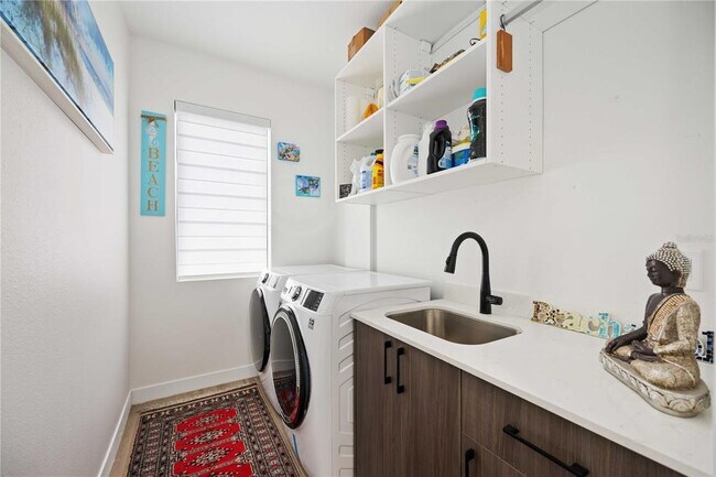 Building Photo - 7520 N Coolidge Ave