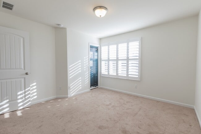 Building Photo - 1249 Riverbrook Dr